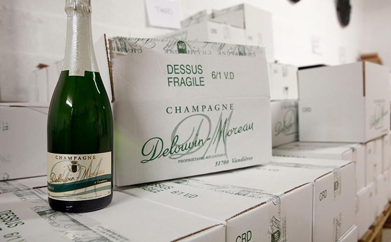 Devanture de la maison du Champagne Delouvin-Moreau